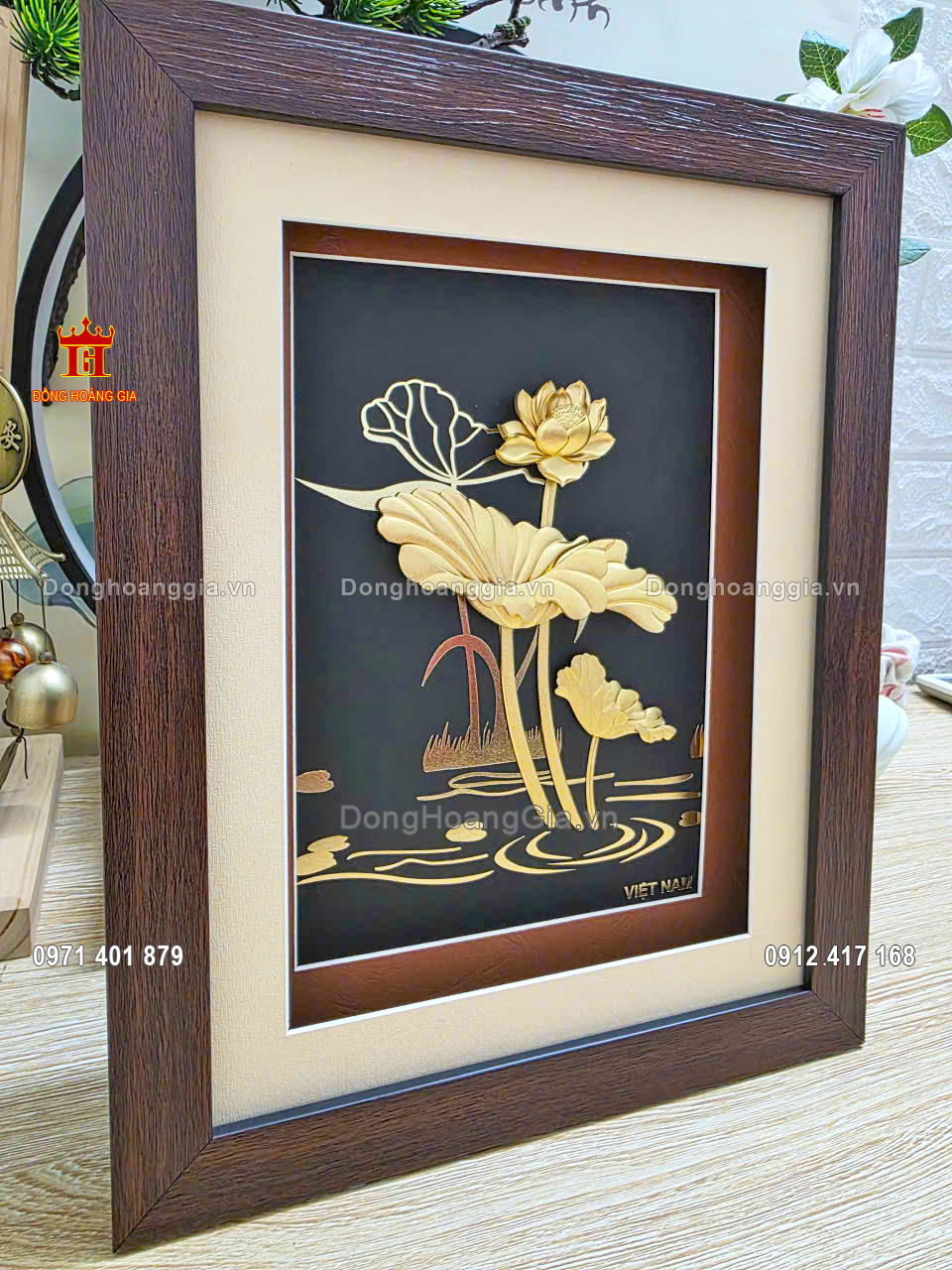Tranh hoa sen mạ vàng còn là món quà tặng ý nghĩa được nhiều người lựa chọn